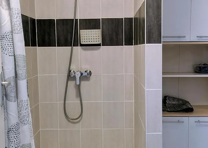 Viarhona شقة *